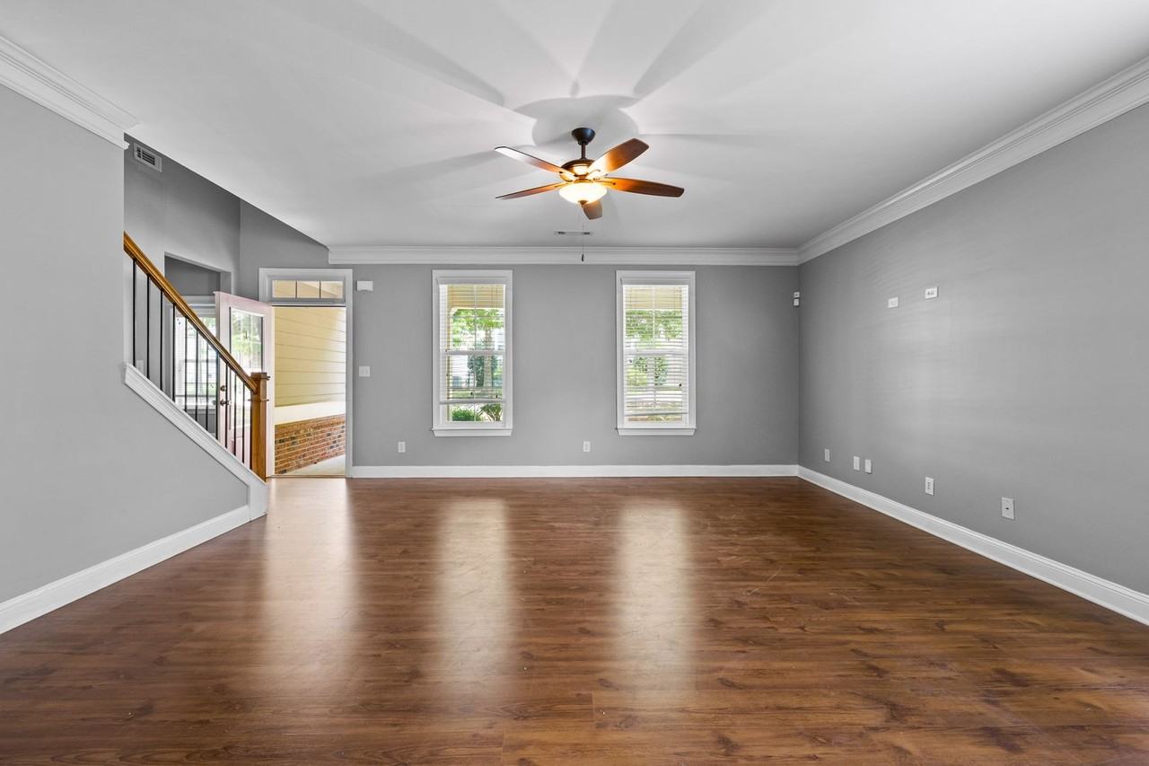 175 Colonial Ct - Photo 4 of 21