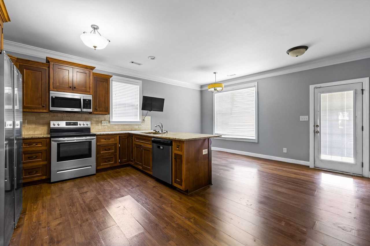 175 Colonial Ct - Photo 7 of 21