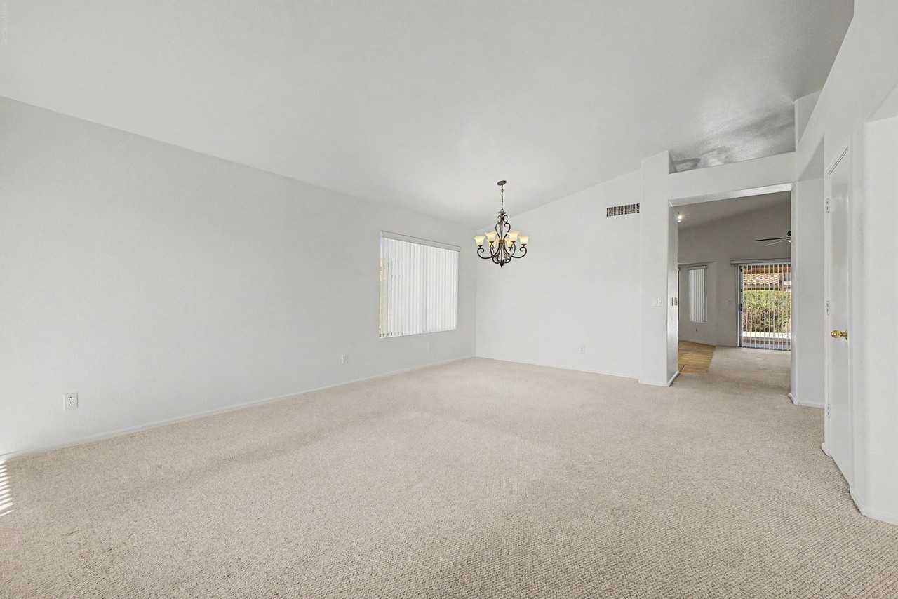 17807 N Juneberry Dr - Photo 4 of 34