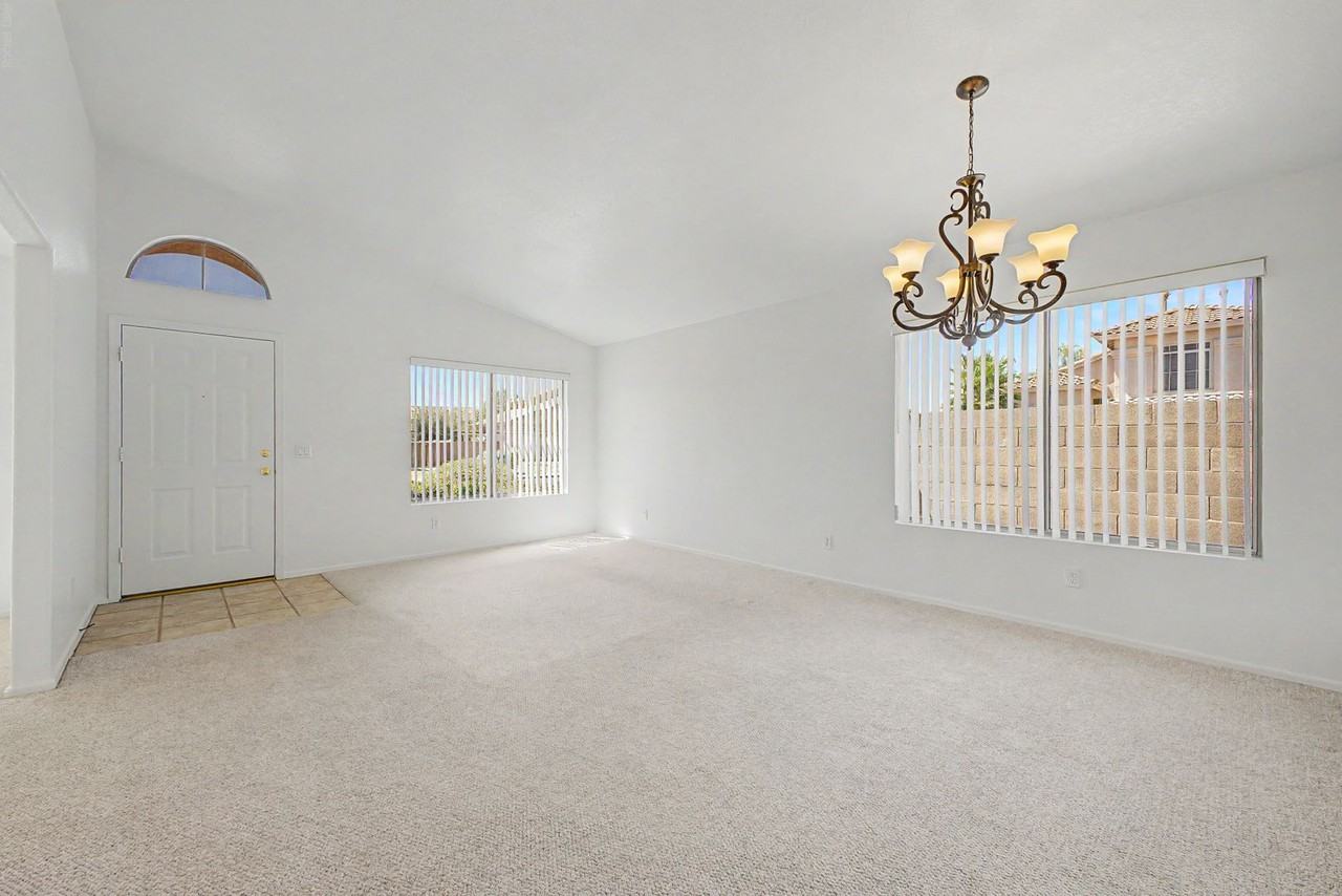 17807 N Juneberry Dr - Photo 5 of 34