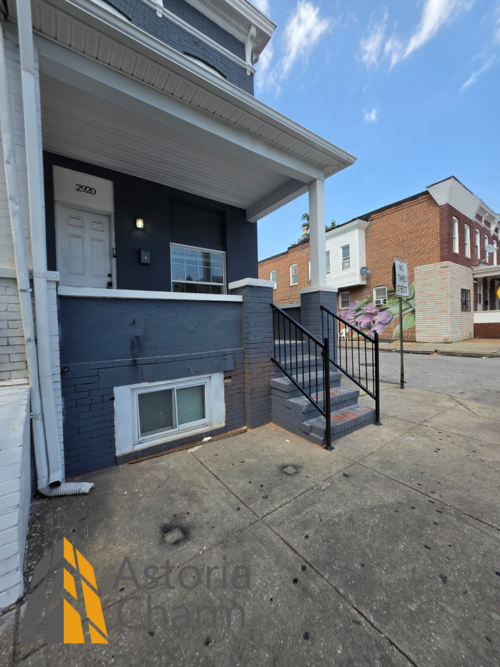 2920 E Madison St - Photo 3 of 30