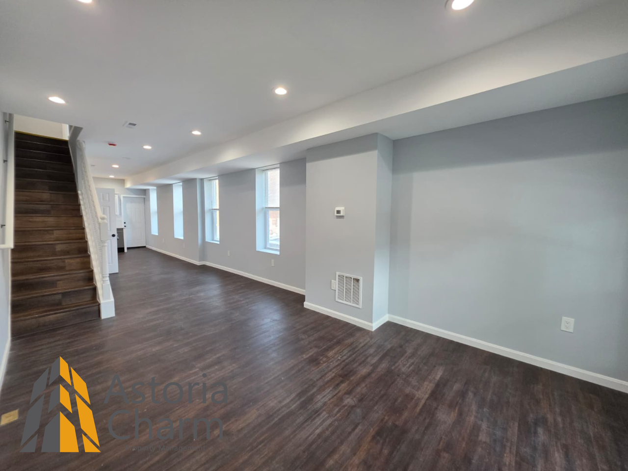 2920 E Madison St - Photo 4 of 30