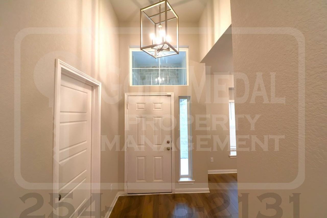 1810 Horatio St - Photo 2 of 27
