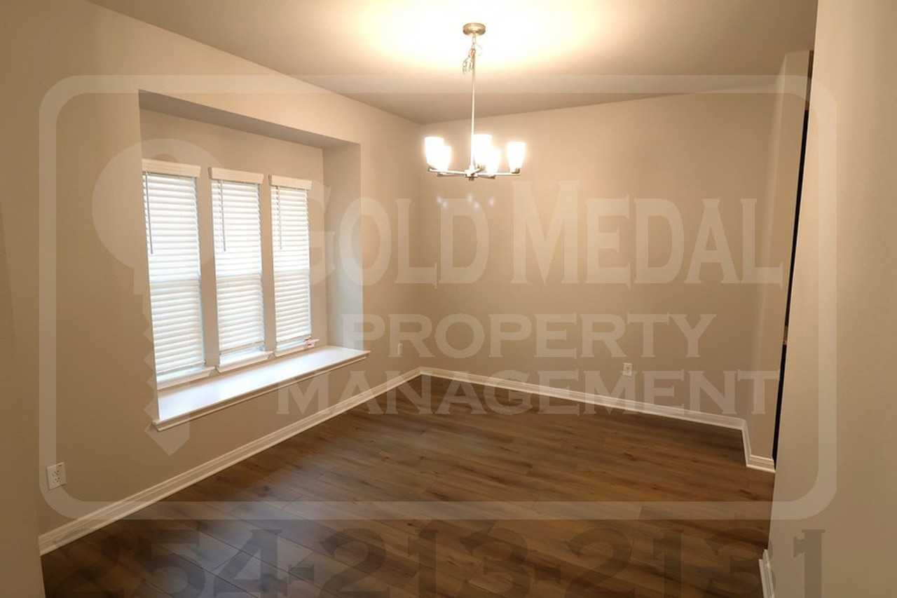 1810 Horatio St - Photo 3 of 27
