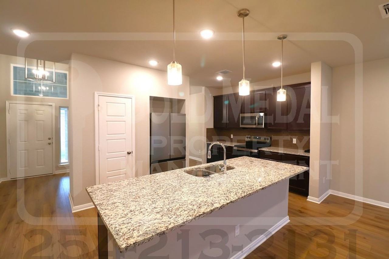 1810 Horatio St - Photo 6 of 27