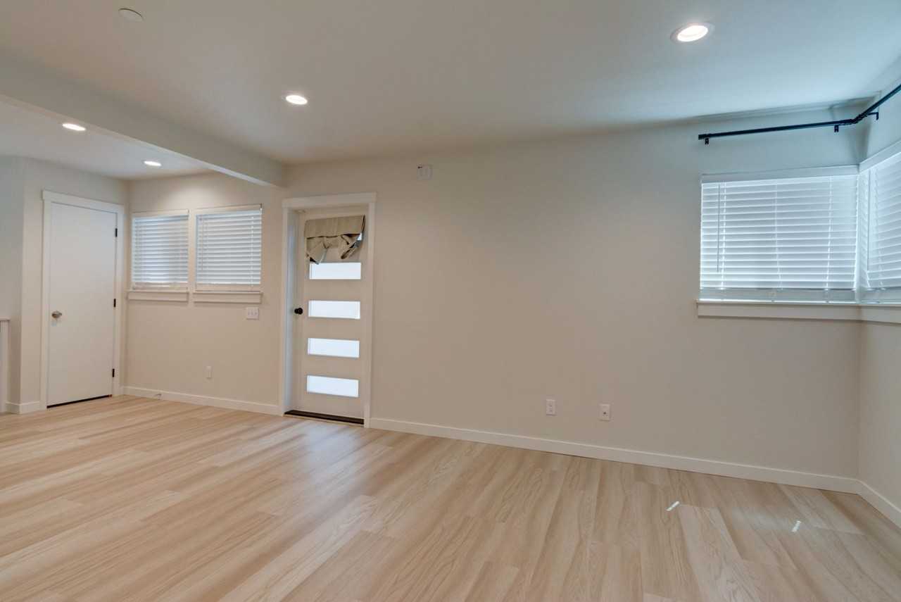 476 Se Barrington Dr #D - Photo 4 of 15