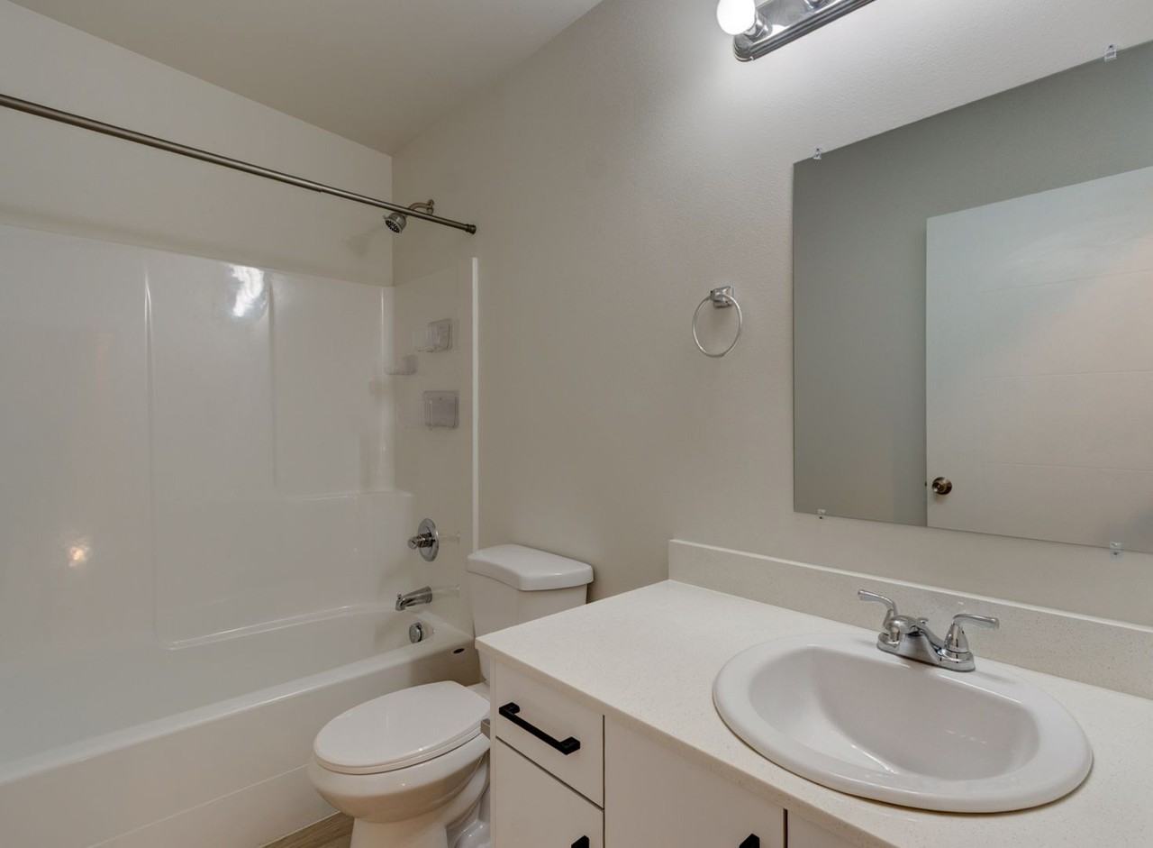 476 Se Barrington Dr #D - Photo 7 of 15