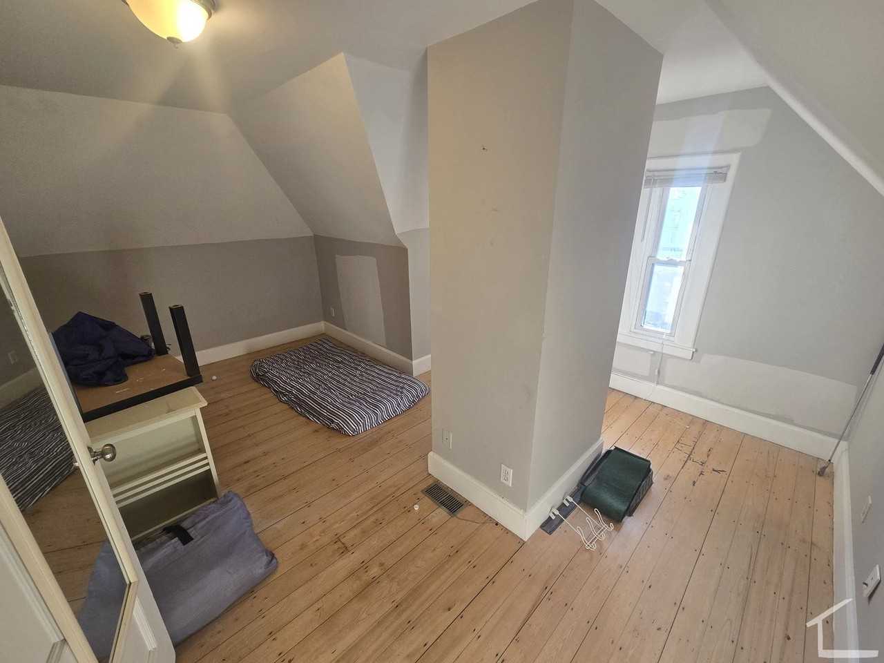 106 Summer St - Photo 3 of 6