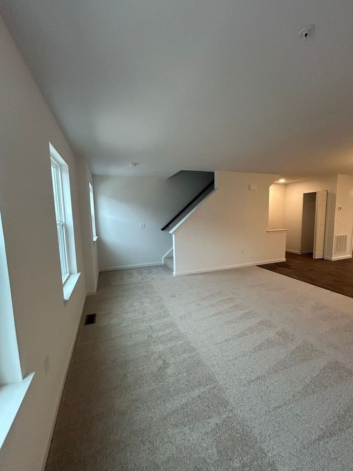 20 Meredith Way - Photo 4 of 18
