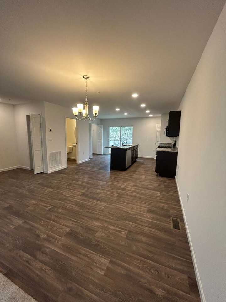 20 Meredith Way - Photo 5 of 18
