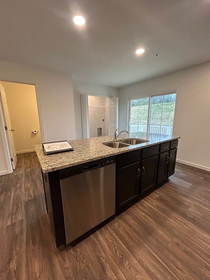 20 Meredith Way - Photo 7 of 18
