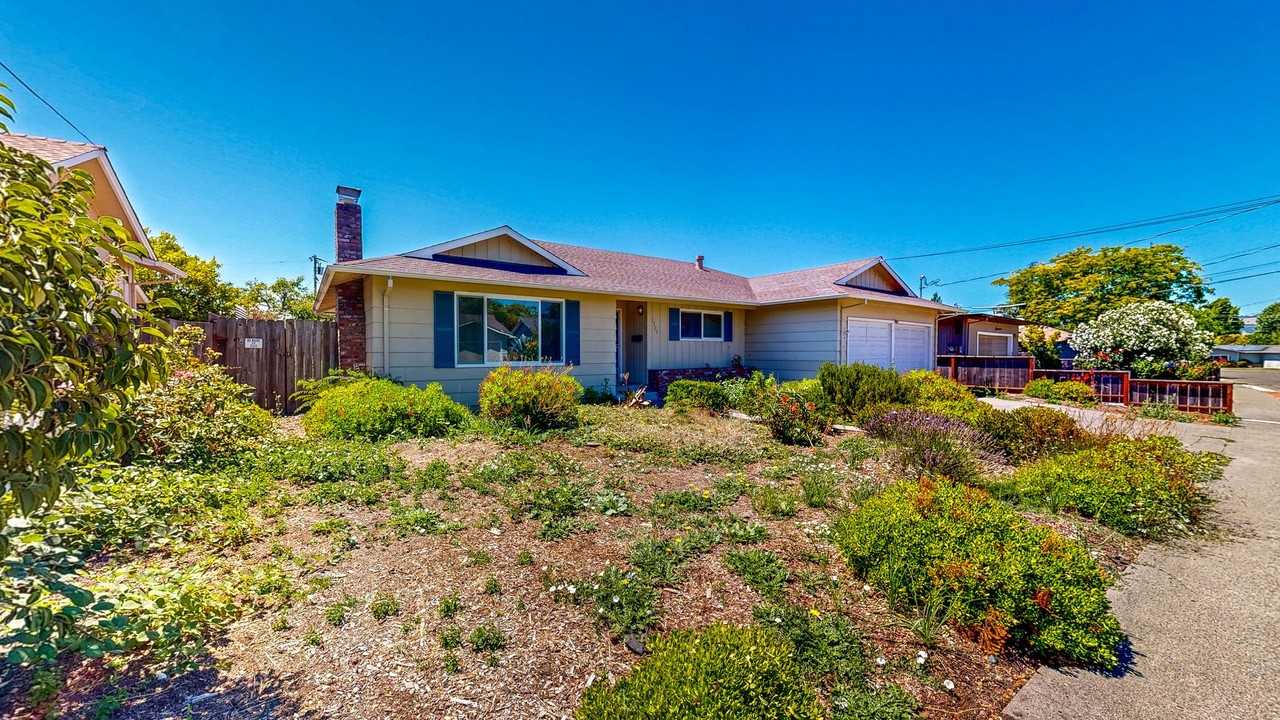 1925 Leafgreen Dr - Photo 3 of 50