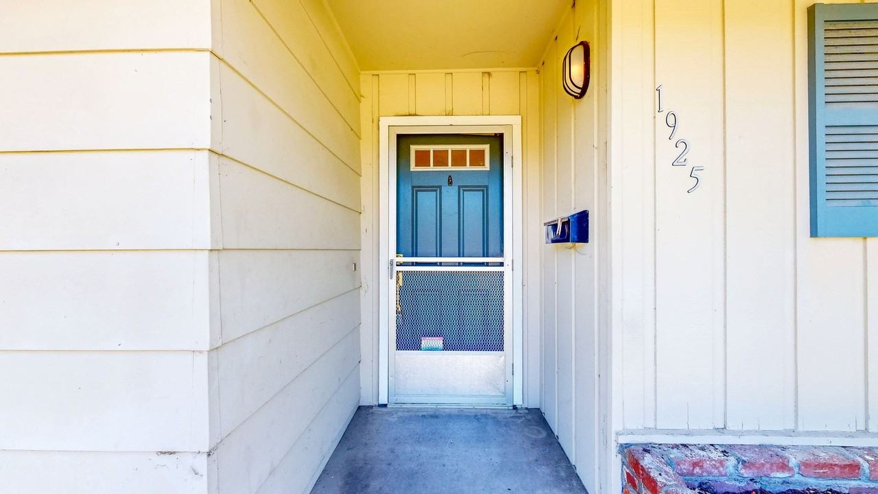 1925 Leafgreen Dr - Photo 4 of 50