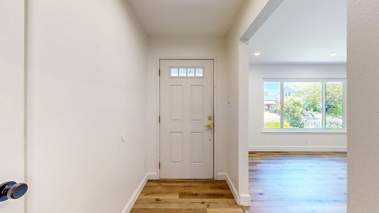 1925 Leafgreen Dr - Photo 5 of 50