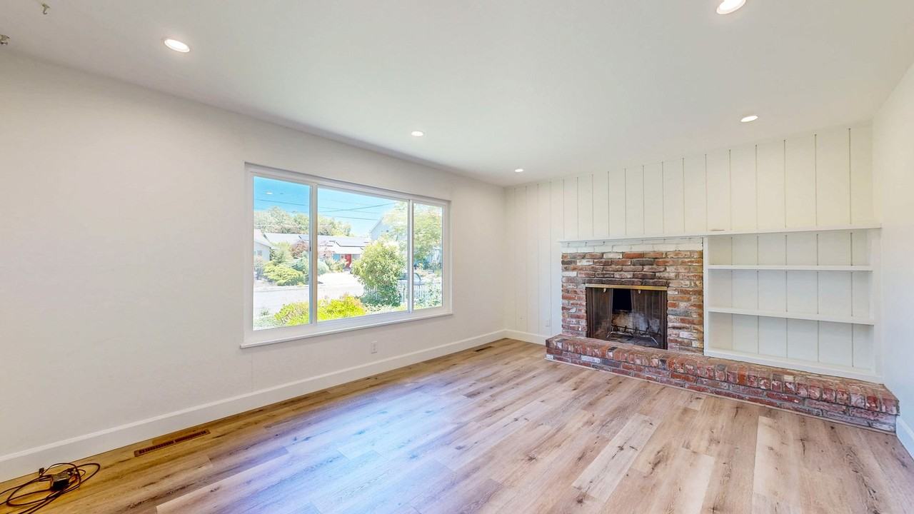 1925 Leafgreen Dr - Photo 7 of 50