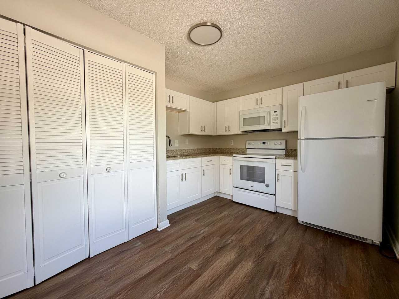 457 Kansas Ave - Photo 4 of 10