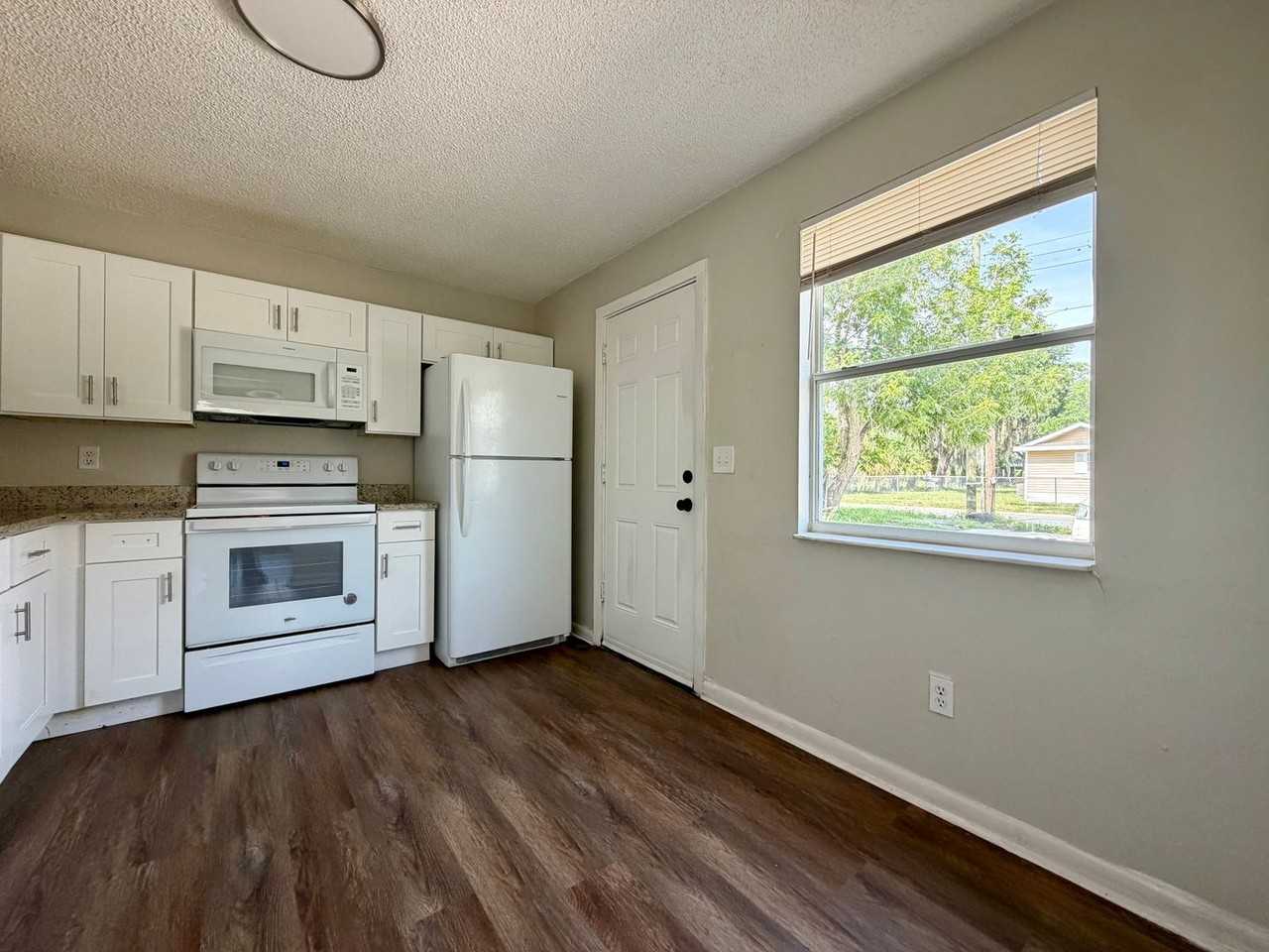 457 Kansas Ave - Photo 5 of 10