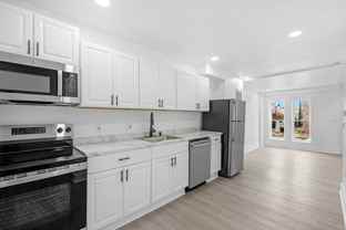 2213 E Madison St - Photo 1 of 1