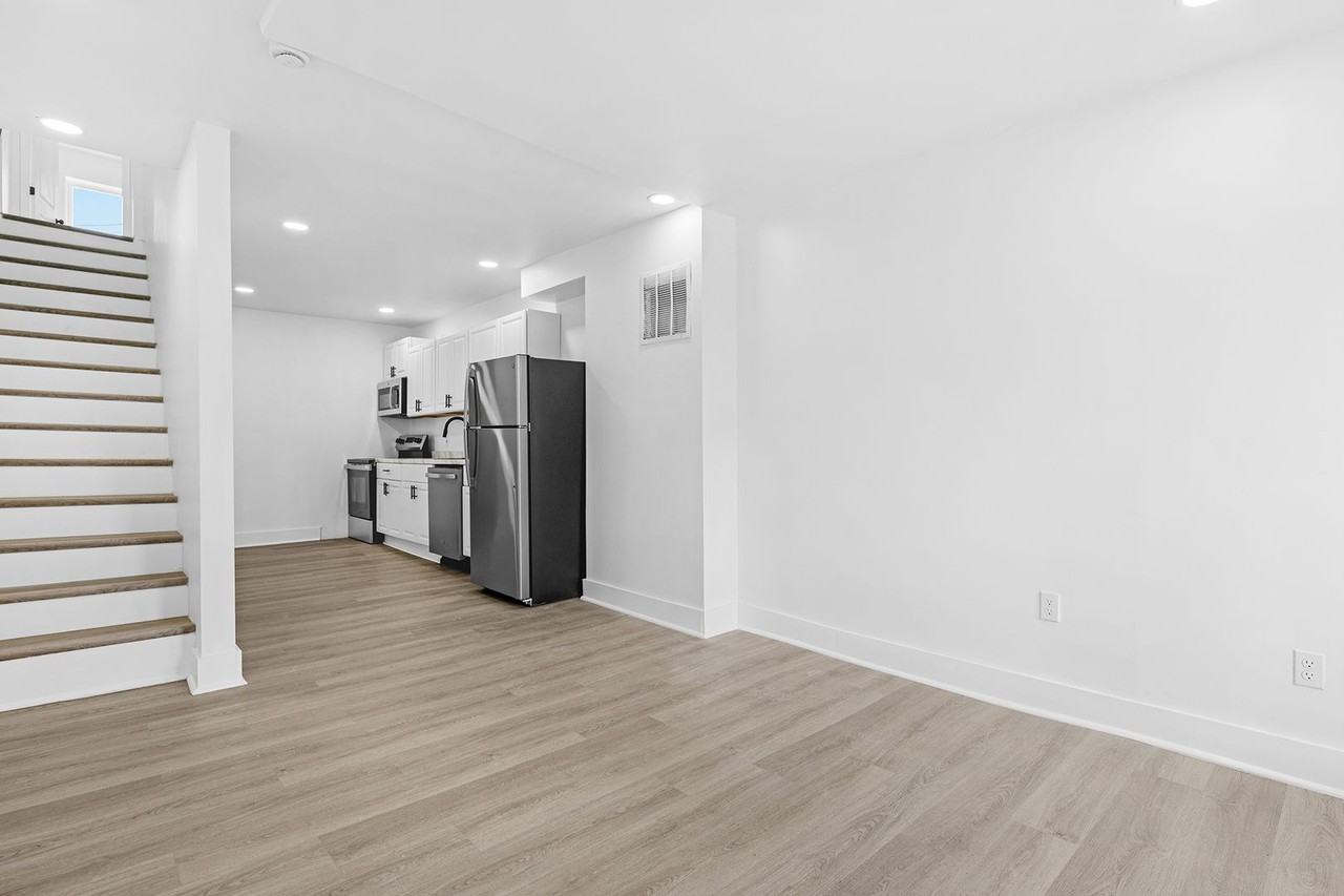 2213 E Madison St - Photo 4 of 31