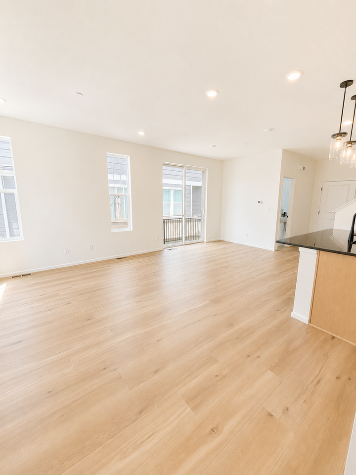 300 Nighthawk St - Photo 4 of 11