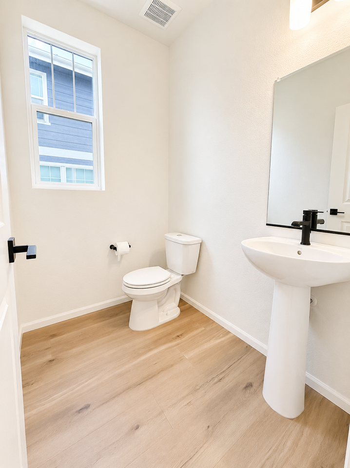 300 Nighthawk St - Photo 5 of 11