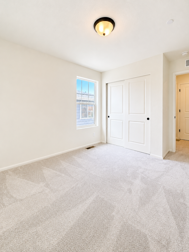 300 Nighthawk St - Photo 6 of 11