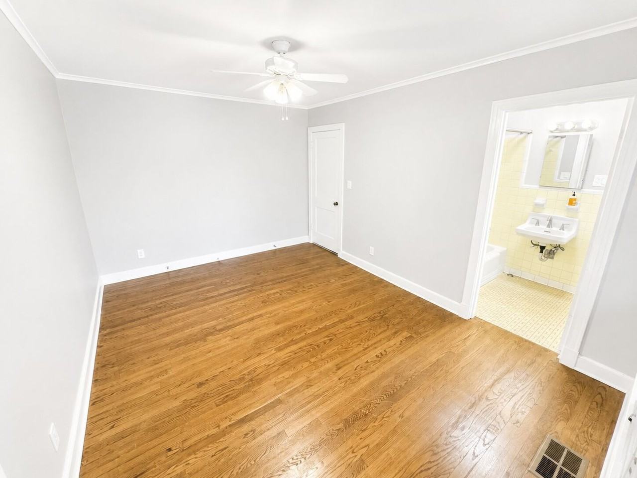 4204 Fairfield Ave - Photo 5 of 11