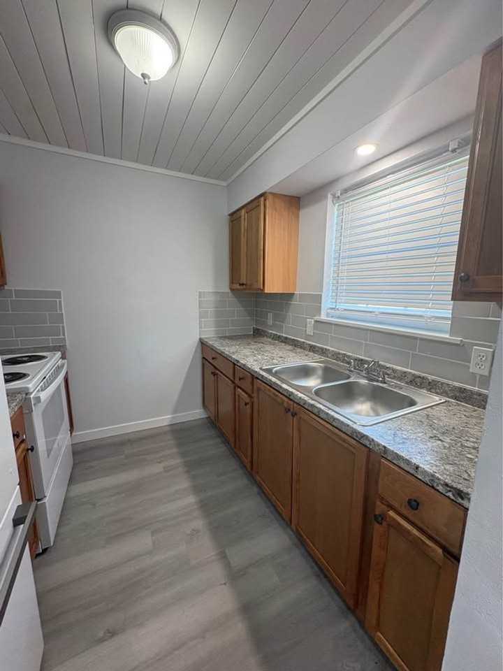 101 Plantation Place Dr #1 - Photo 5 of 13