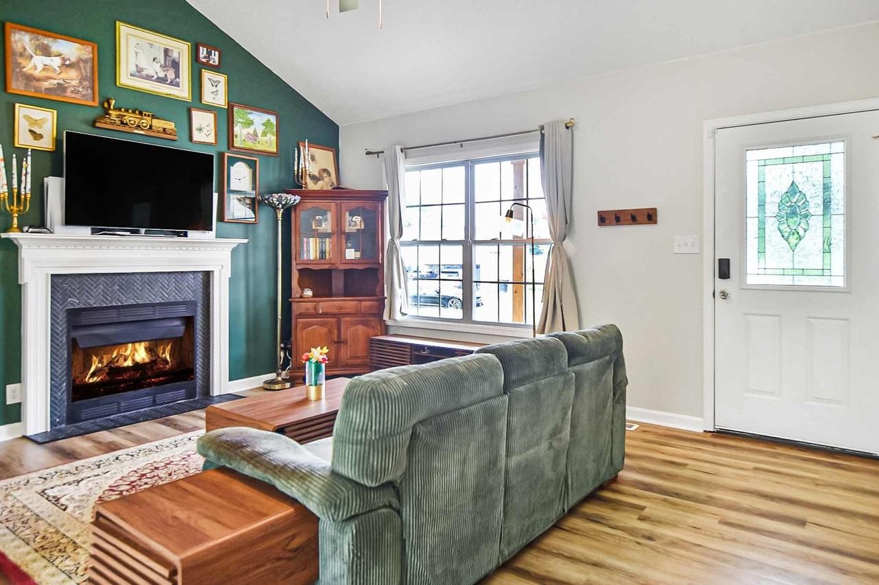 304 Fortway Rd - Photo 3 of 16