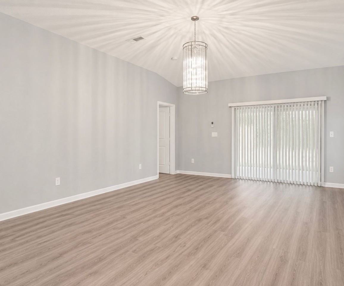 18686 Dobson Dr - Photo 3 of 13