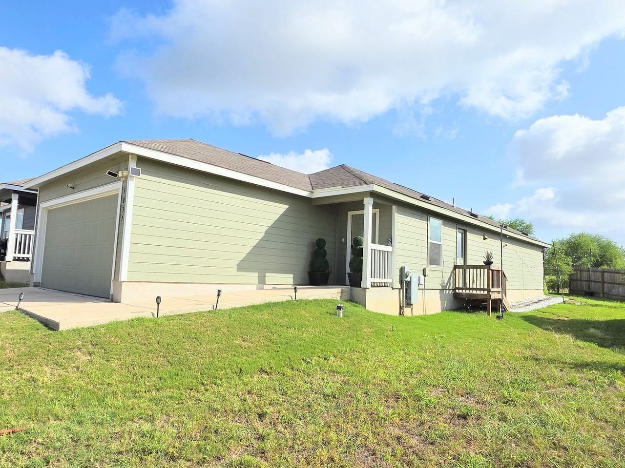 1031 Magrum Way - Photo 2 of 36
