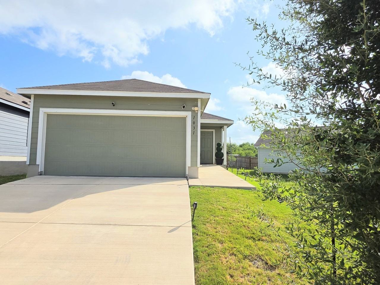 1031 Magrum Way - Photo 3 of 36