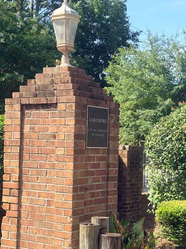 5516 Lakeshore Dr - Photo 2 of 27