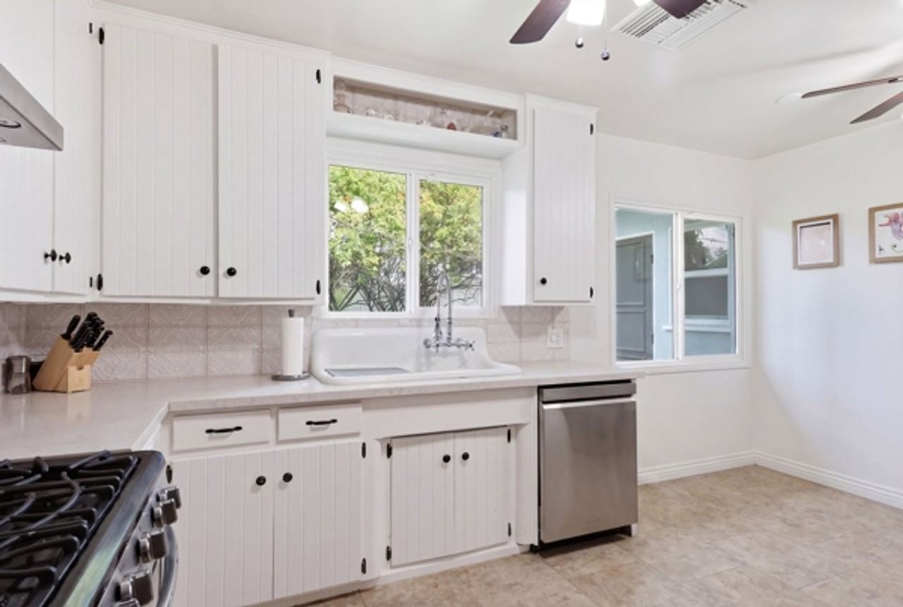1329 La Loma Dr - Photo 4 of 19