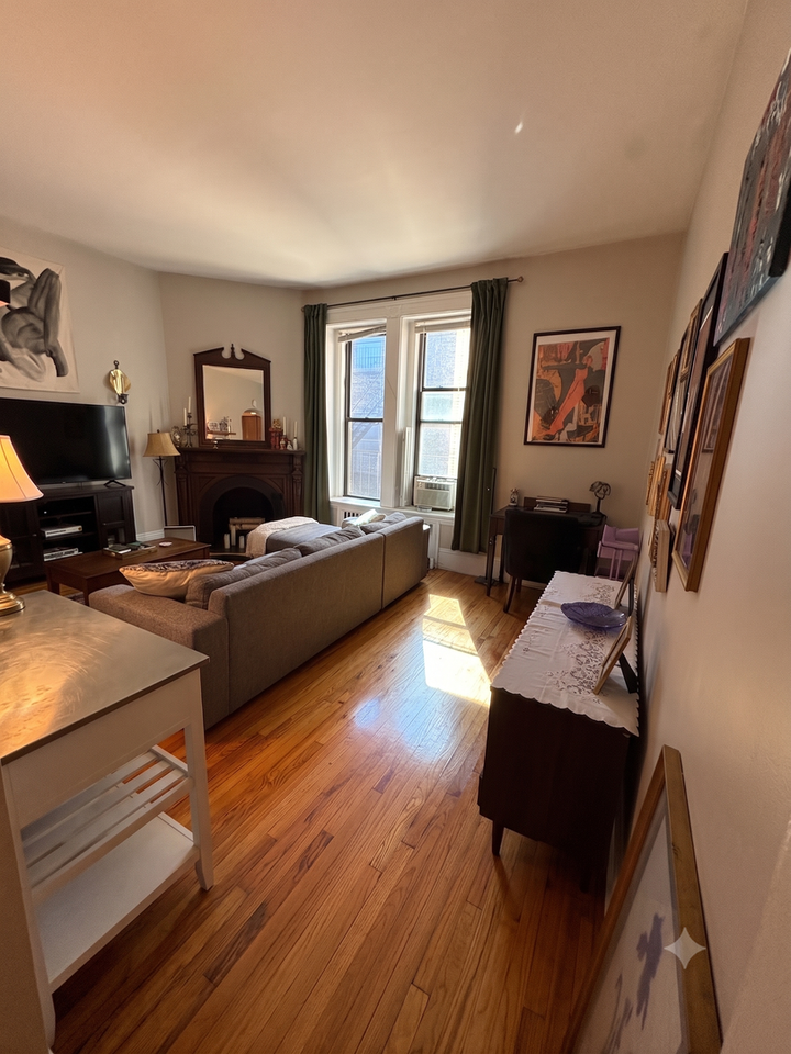 272 Dartmouth St - Photo 2 of 12