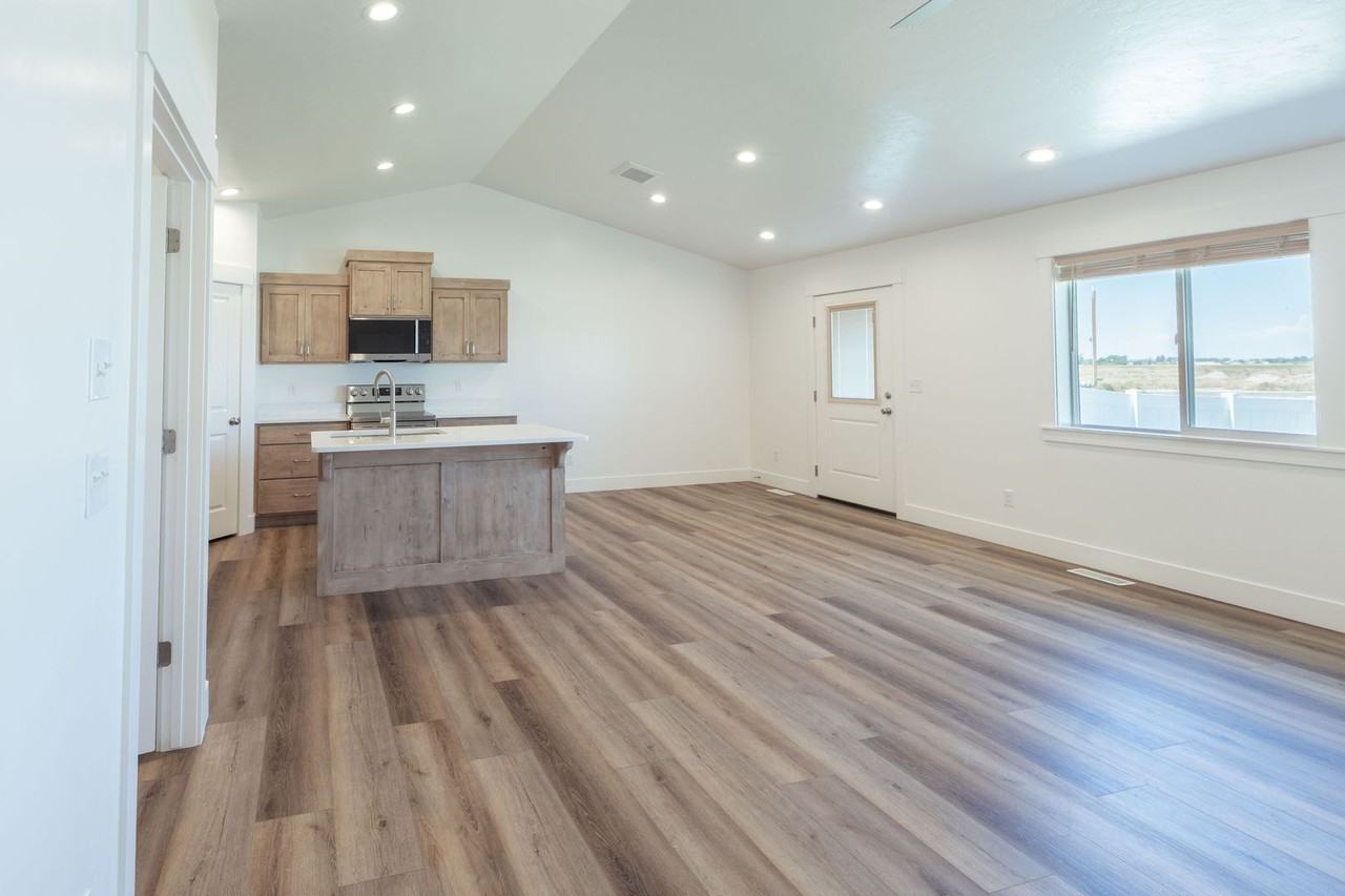 3717 Razor Cir - Photo 2 of 29