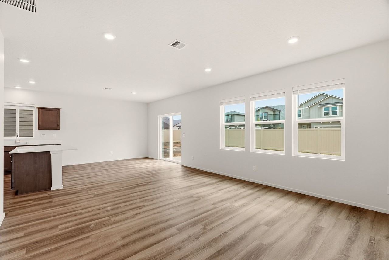 3693 S Mccabe Ln - Photo 4 of 39