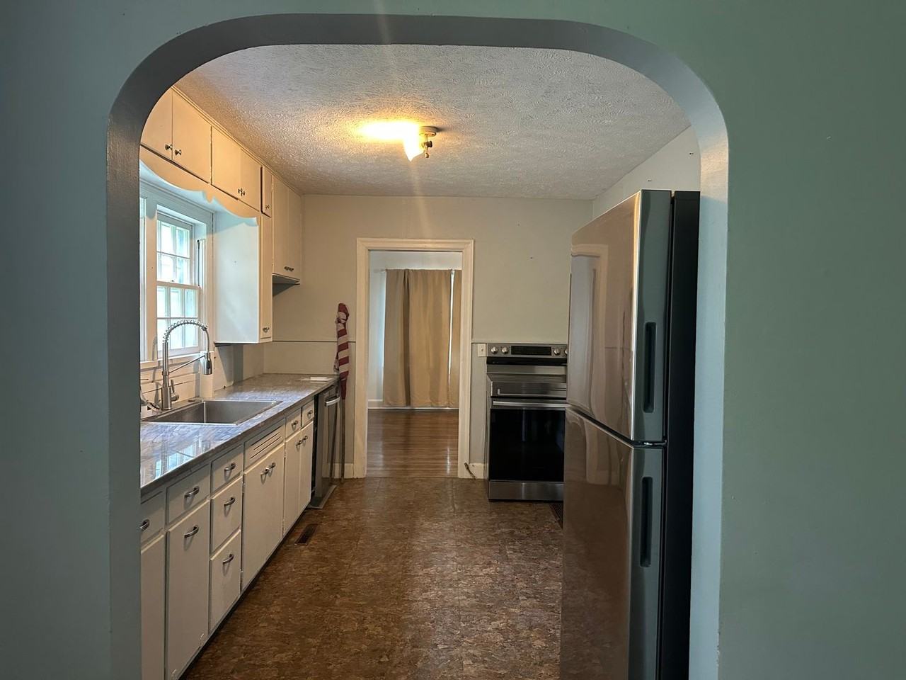 E Burford St - Photo 2 of 4