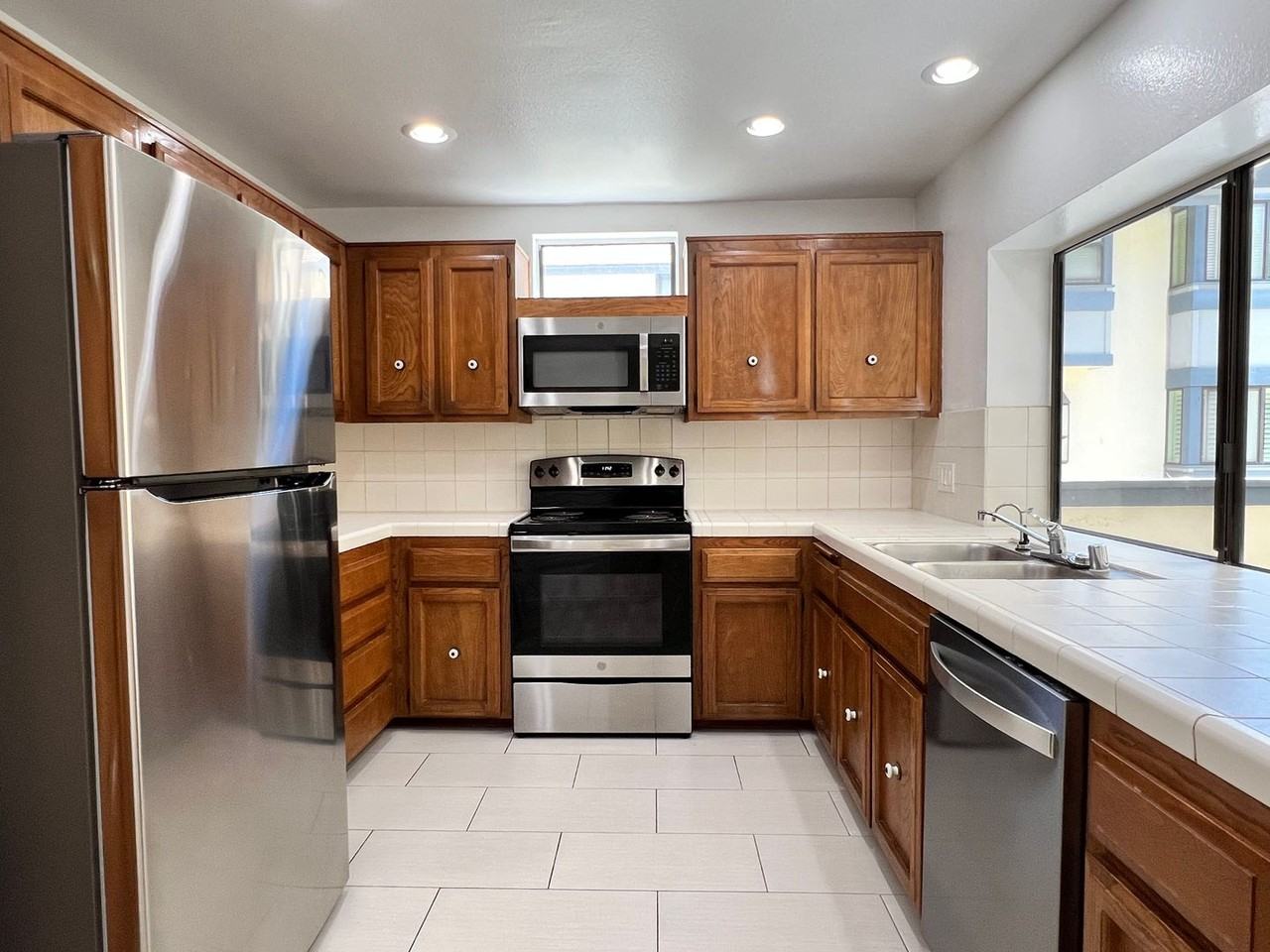 3106 Morning Way - Photo 3 of 38