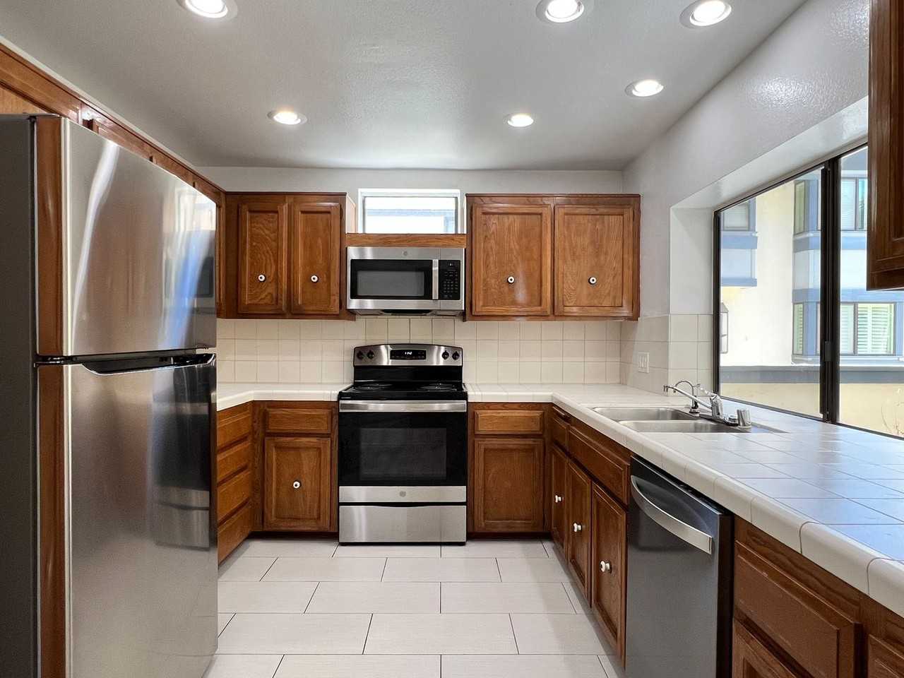 3106 Morning Way - Photo 4 of 38