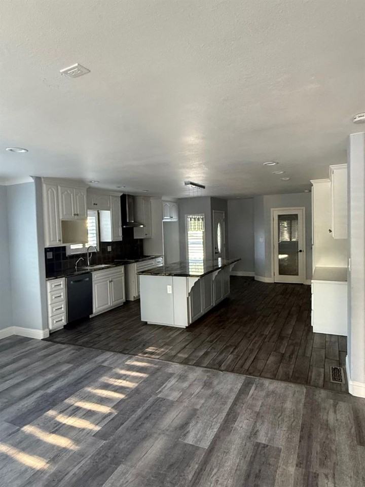 1436 Albany Avenue - Photo 7 of 24