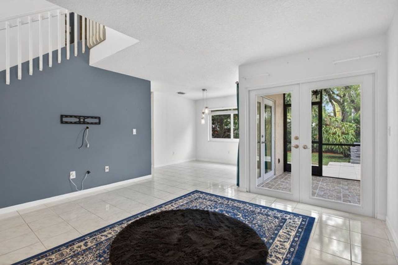 9812 Nw 2nd Ct - Photo 5 of 19