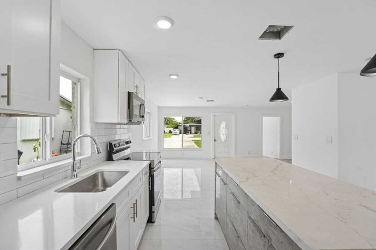537 Nw 2nd Ter - Photo 3 of 10