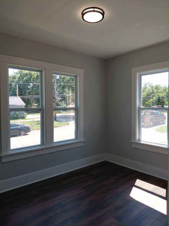 1008 Sw 17th St - Photo 2 of 10