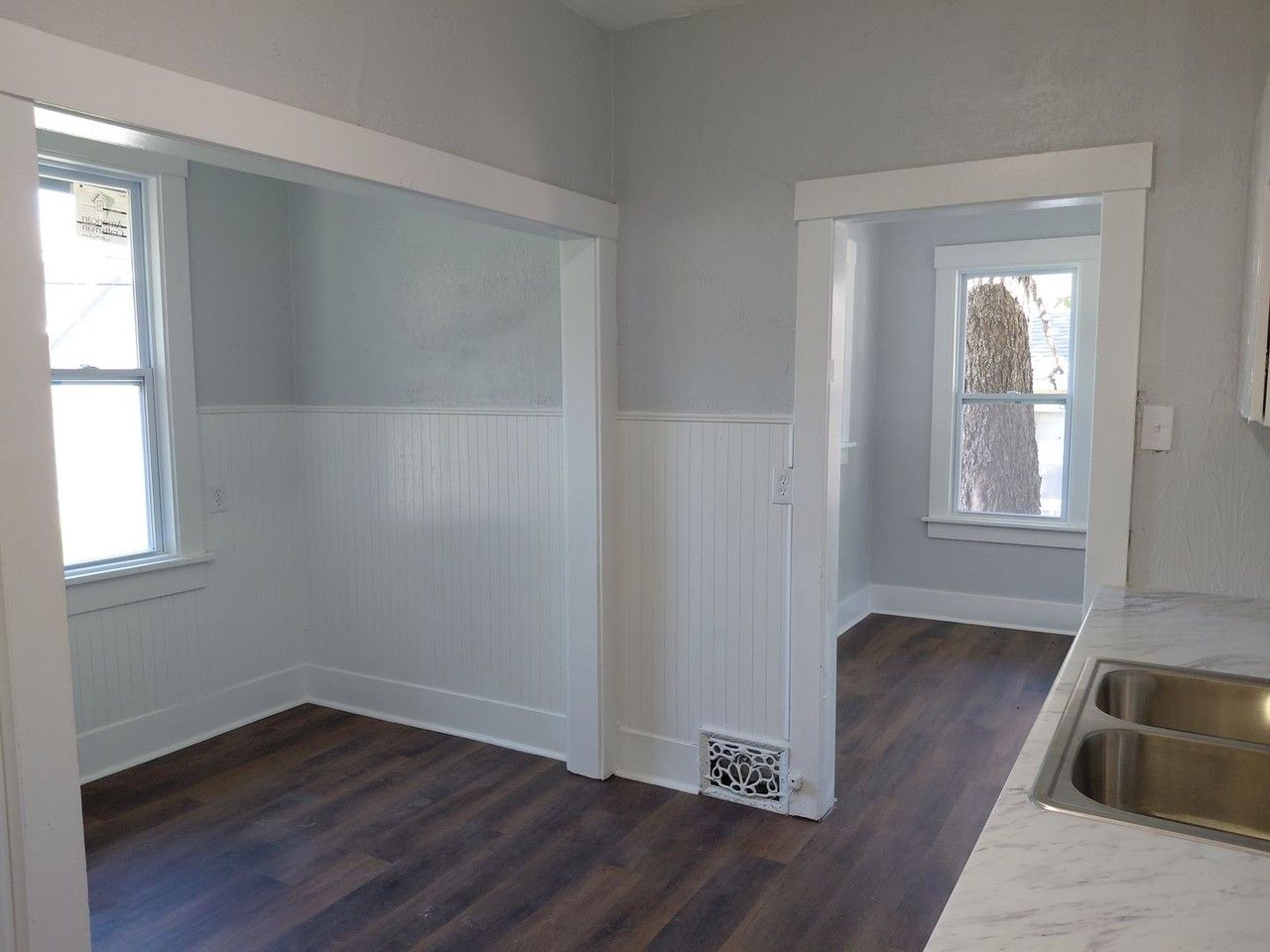 1008 Sw 17th St - Photo 3 of 10