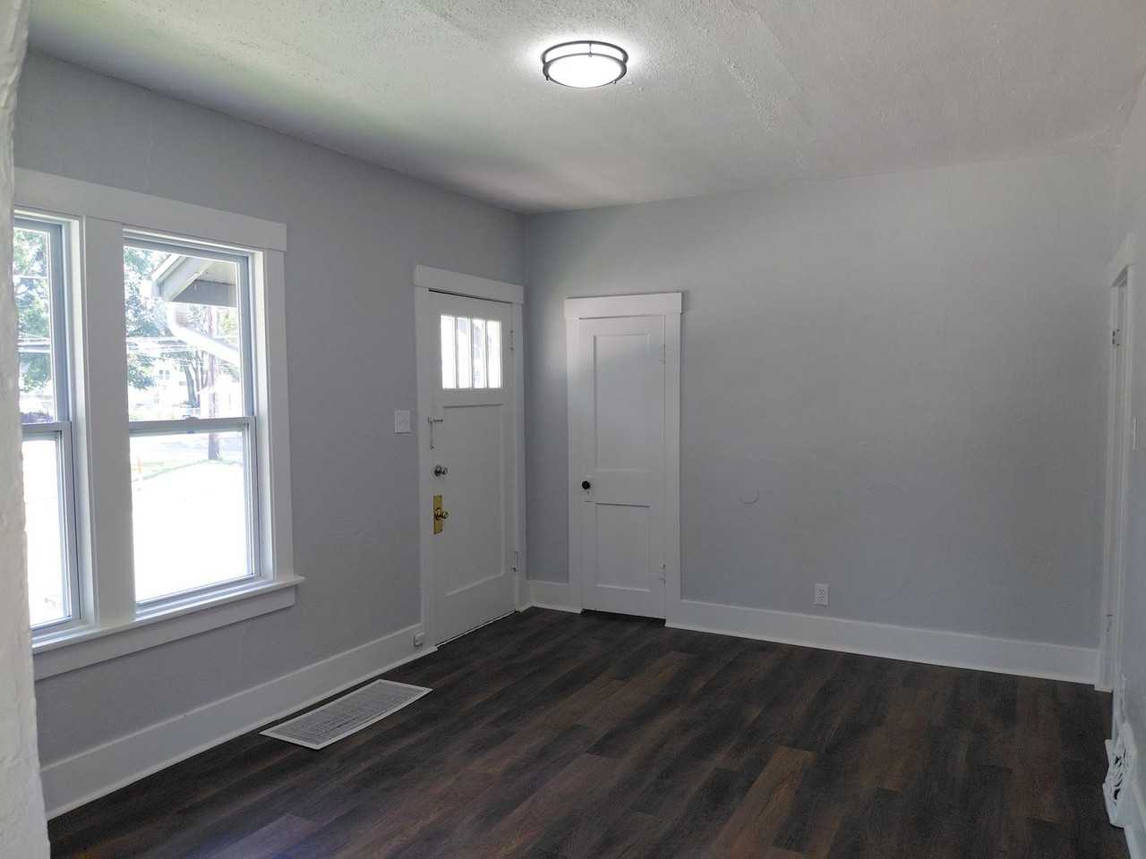 1008 Sw 17th St - Photo 4 of 10