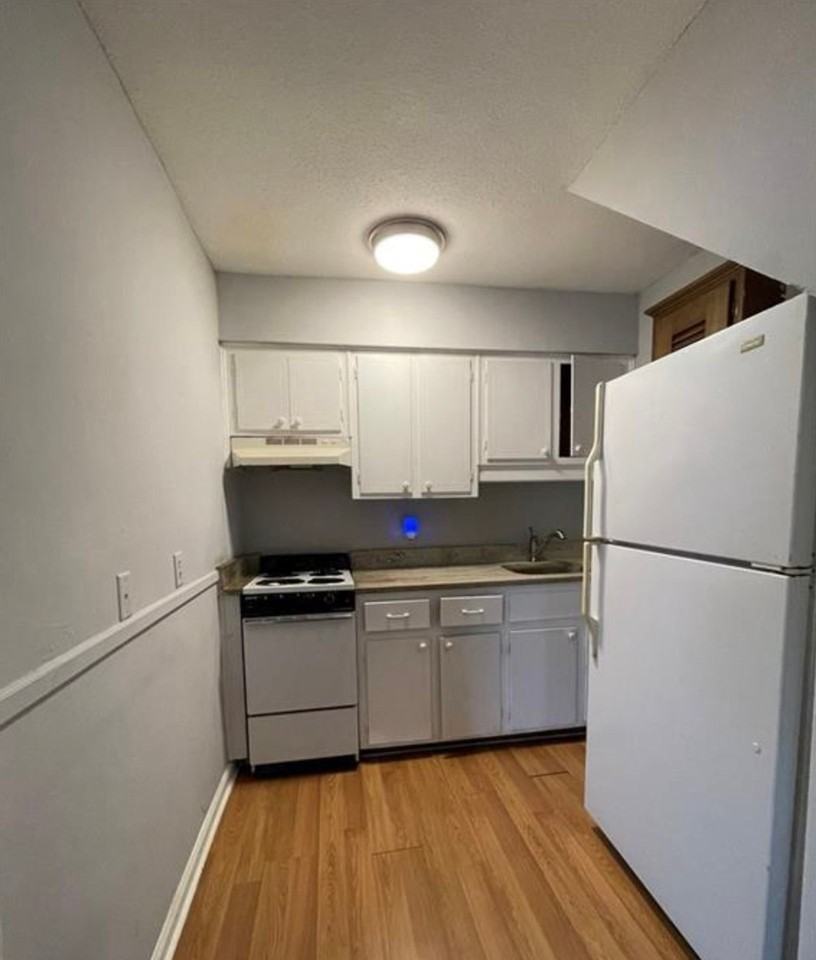 1 Bedroom Condo in Downtown Savannah - Photo 5 of 14