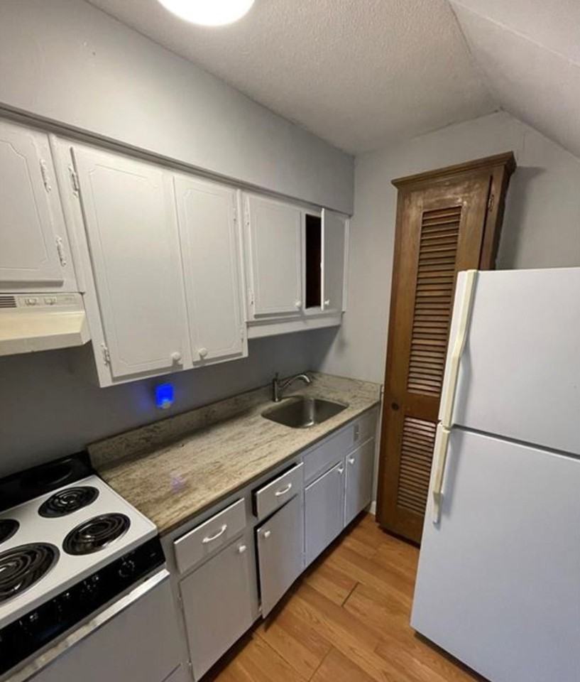 1 Bedroom Condo in Downtown Savannah - Photo 6 of 14