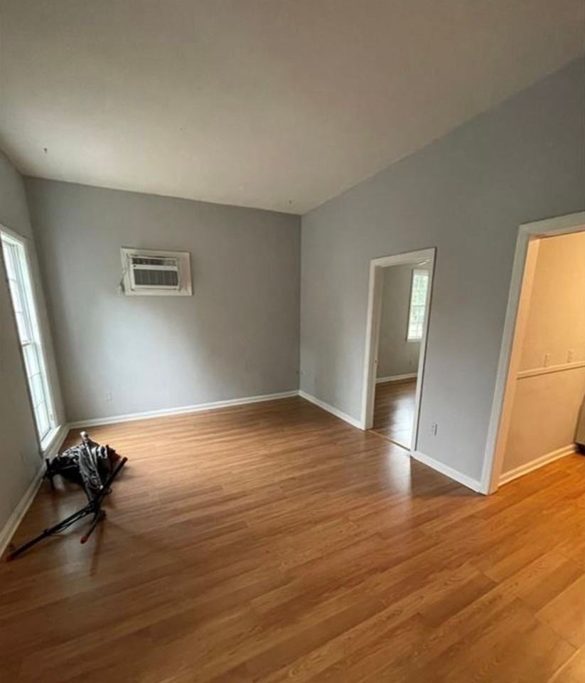 1 Bedroom Condo in Downtown Savannah - Photo 7 of 14