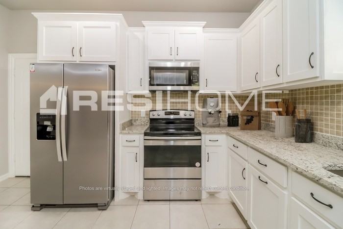 3007 Prairie Ave - Photo 3 of 17